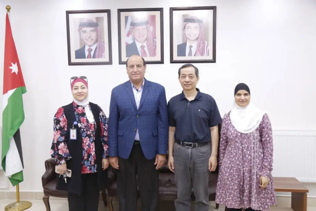 مندوبا عن الملك وولي العهد...العيسوي يعزي عشيرتي أبو رمان والفاعوري*