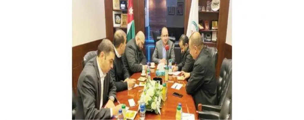 مطالبات بإعادة النظر بالضرائب على الألبسة والأحذية