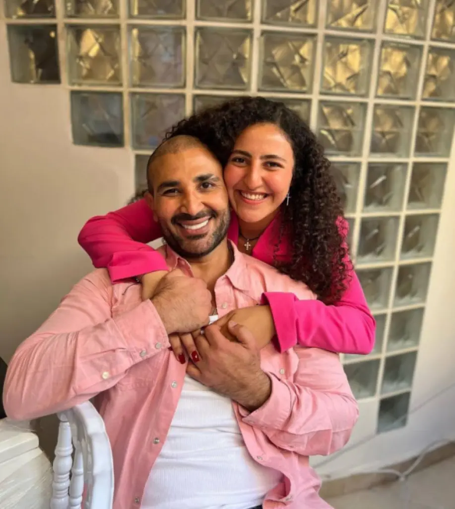 ابنة أحمد سعد تخطف الأنظار بإطلالتها مع والدها