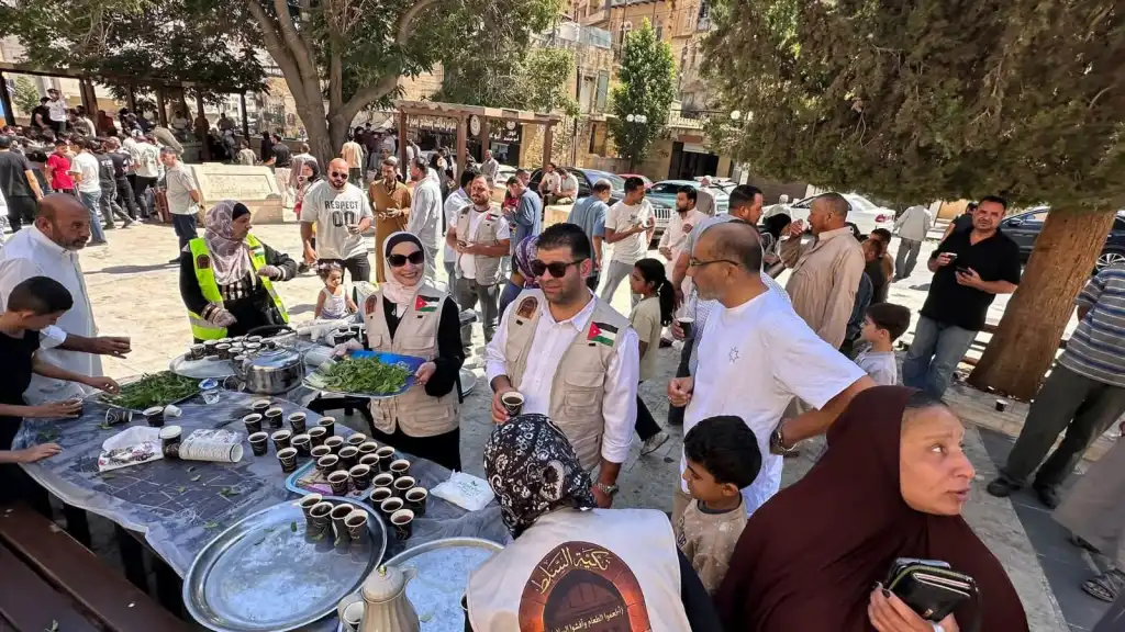 كرّم السلط يذيب الرسميات.. وزير السياحة المصري في قلب التكية