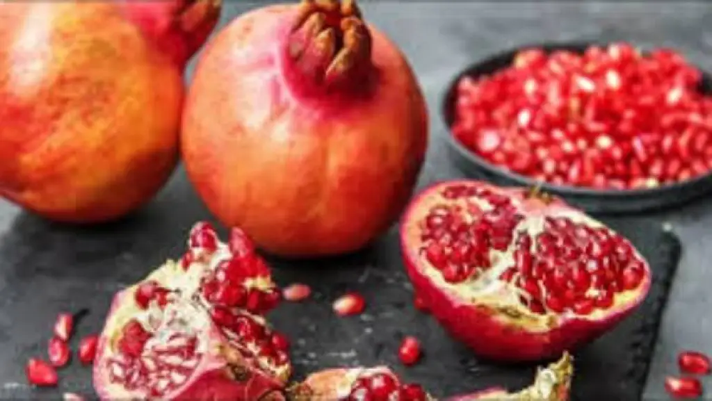 ماذا يحدث للجسم عند تناول الرمان يوميا؟.. فوائد مذهلة