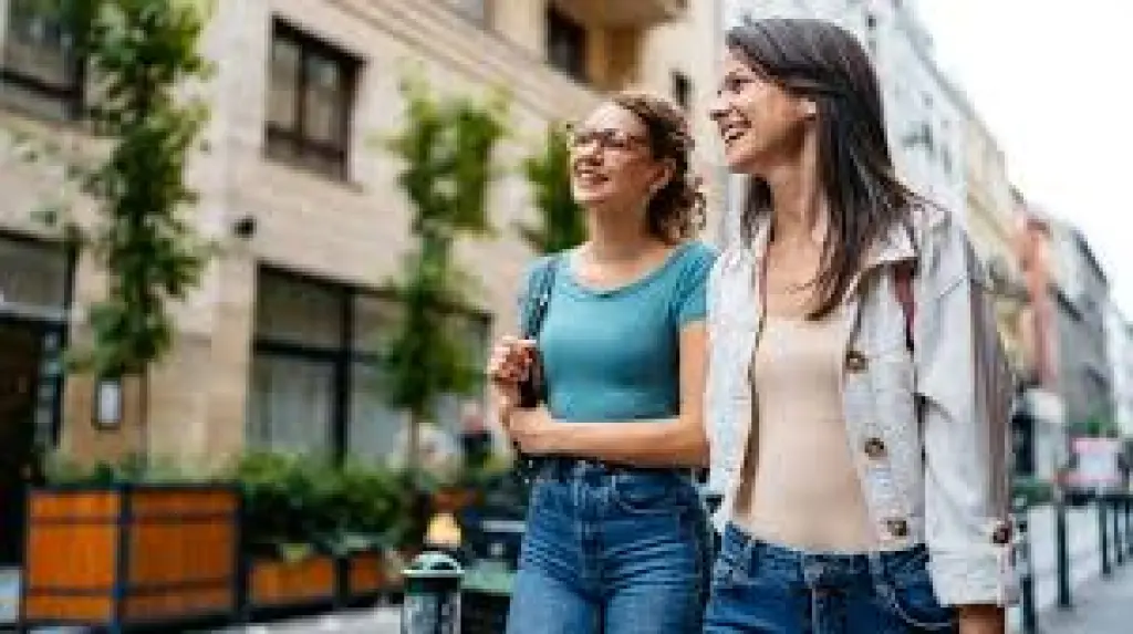 المشي في الطبيعة أم بالشوارع.. أيهما أفضل للصحة؟
