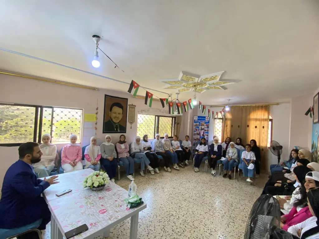 مركزا شباب وشابات عنجرة وعبين عبلين ينفذان جلسات توعوية ضمن برنامج الشباب والأمن الوطني