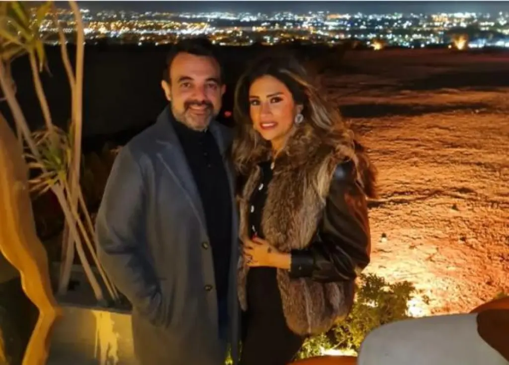 عمرو محمود ياسين يكشف حقيقة تدهور الحالة الصحية لزوجته آيات أباظة