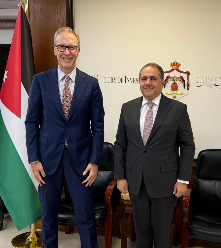 أبو غزالة يبحث مع السفير الإيطالي تعزيز الشراكات الاستثمارية بين البلدين