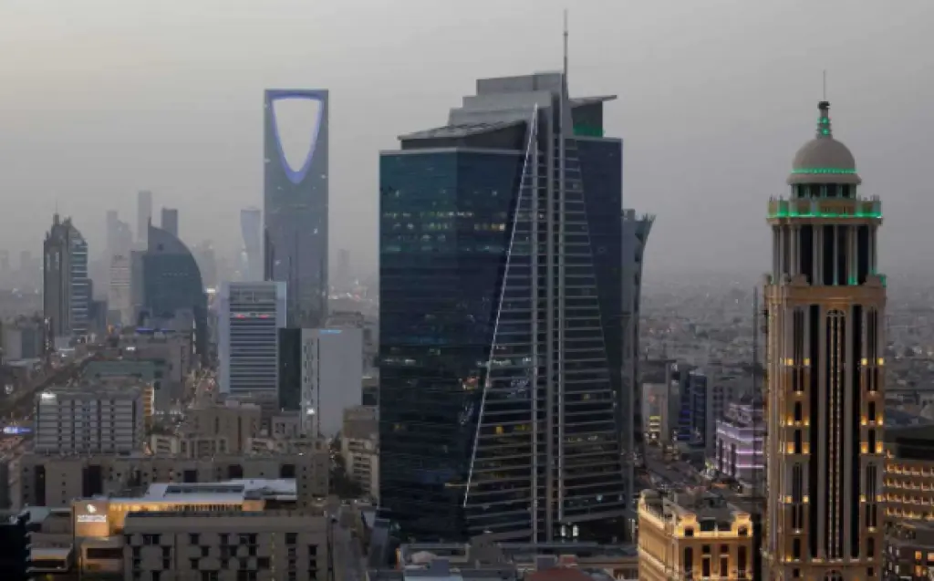 السعودية: توقف العمليات التشغيلية في عدد من منشآت الطاقة نتيجة استهدافها
