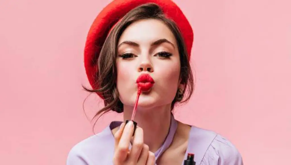 8 أشياء تفسد مكياجك .. ابتعدي عنها