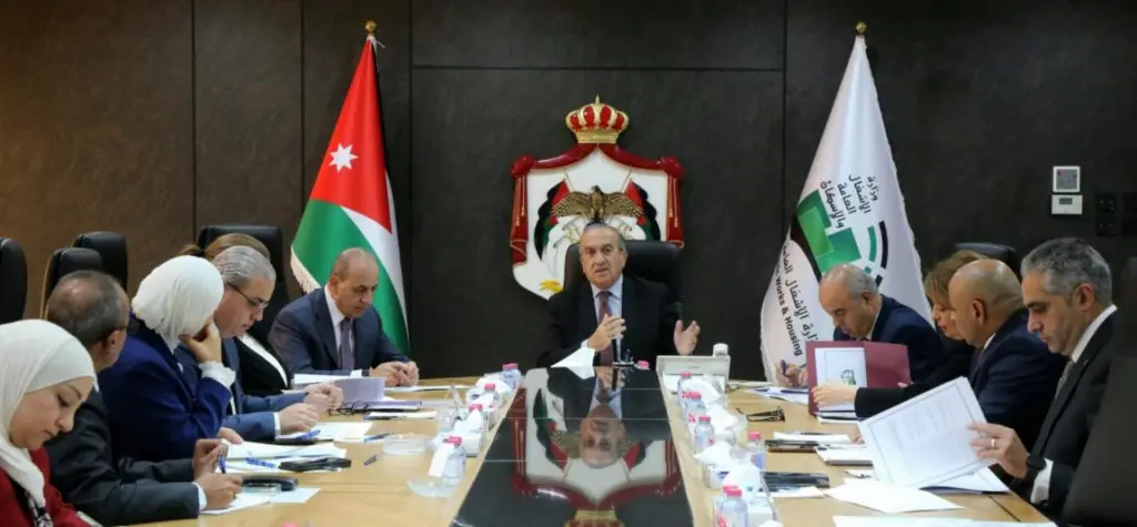 أبو السمن: خطة استراتيجية موحدة لمشاريع الأبنية الحكومية