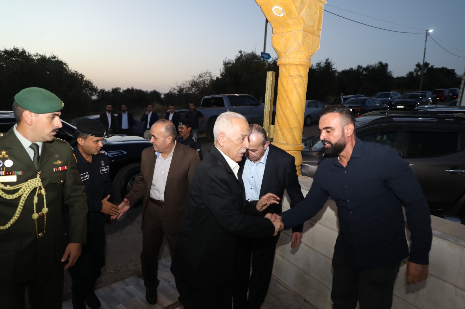 مندوبا عن الملك وولي العهد.. العيسوي يعزي عشيرة الوشاح