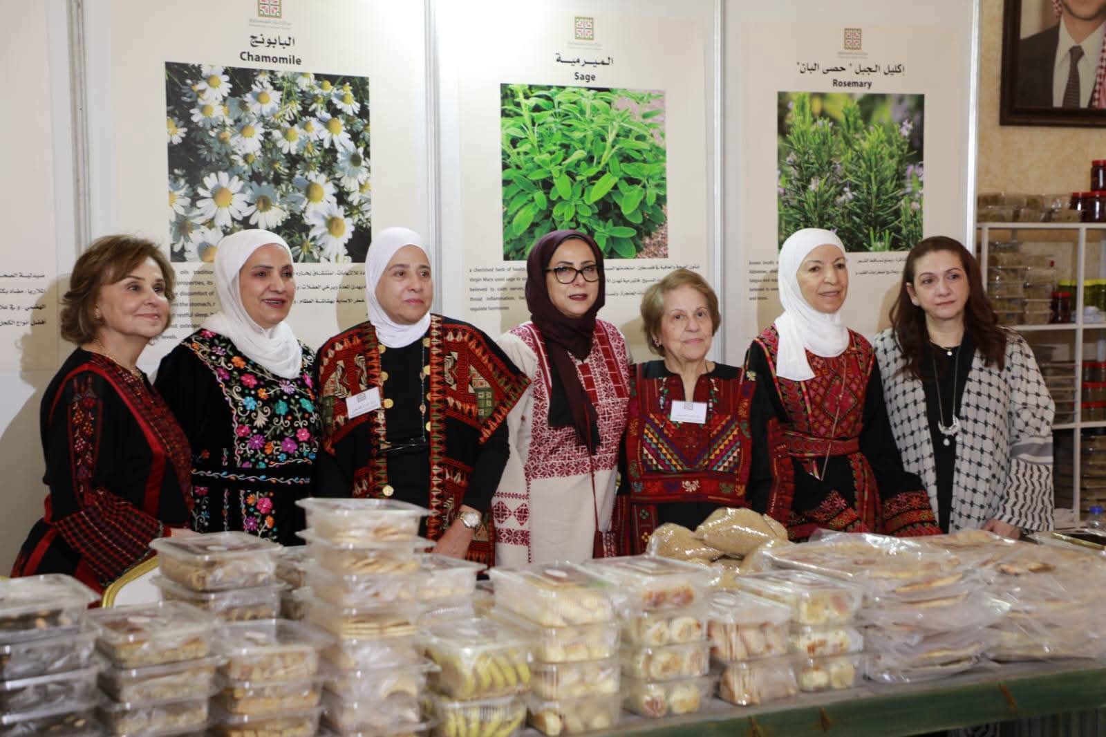 مندوبةً عن الرواشدة .. الشمالية ترعى افتتاح معرض مركز التراث الفلسطيني السادس عشر