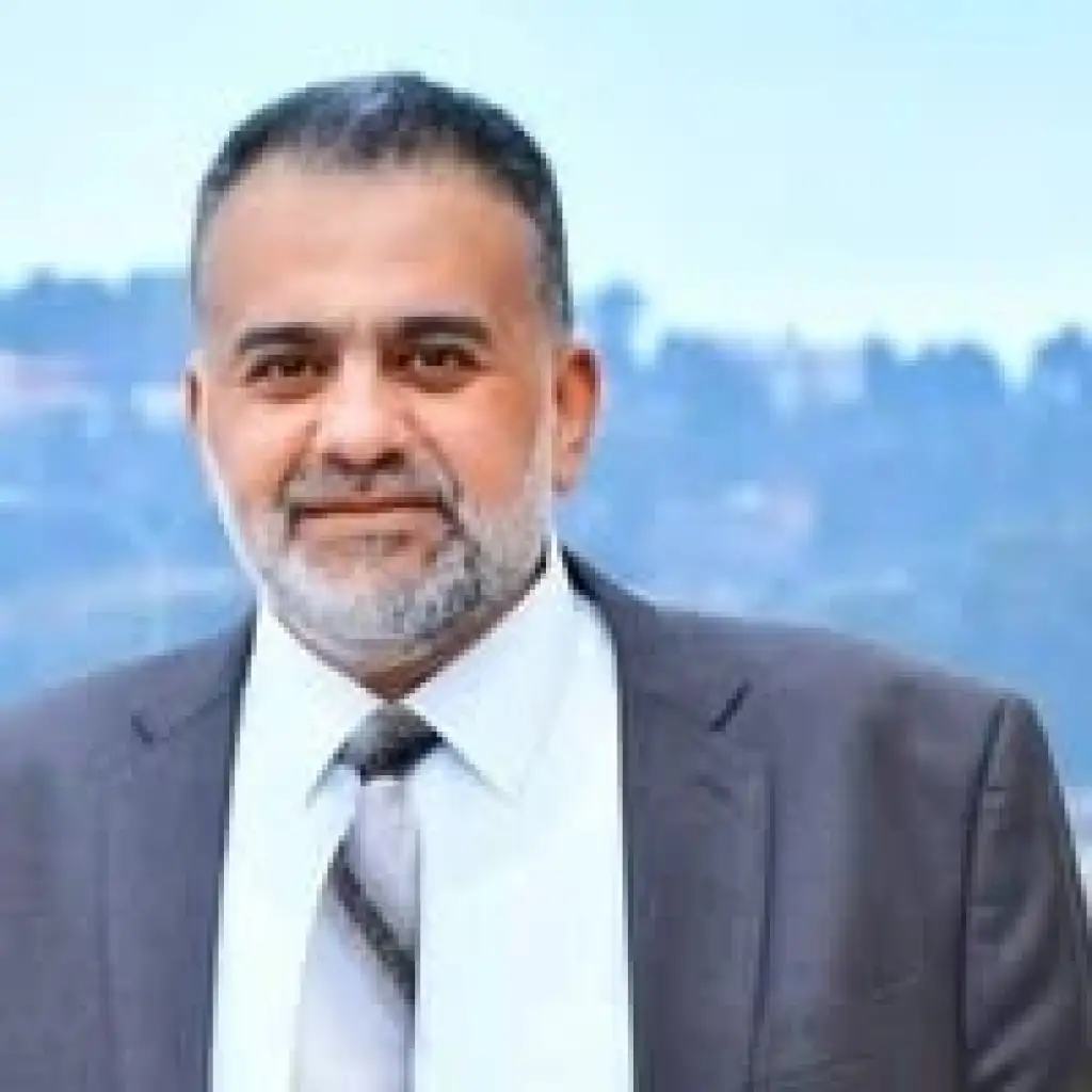 سقوط مدوي لمجلس النواب و بدل ان يتم التراجع عن الخطأ او الاعتراف به يتصدر بعضٌ منهم المشهد على شاشات التلفزة ليدافعوا عن قوانين الدولة الجائرة و المخالفة للدستور الاردني!!