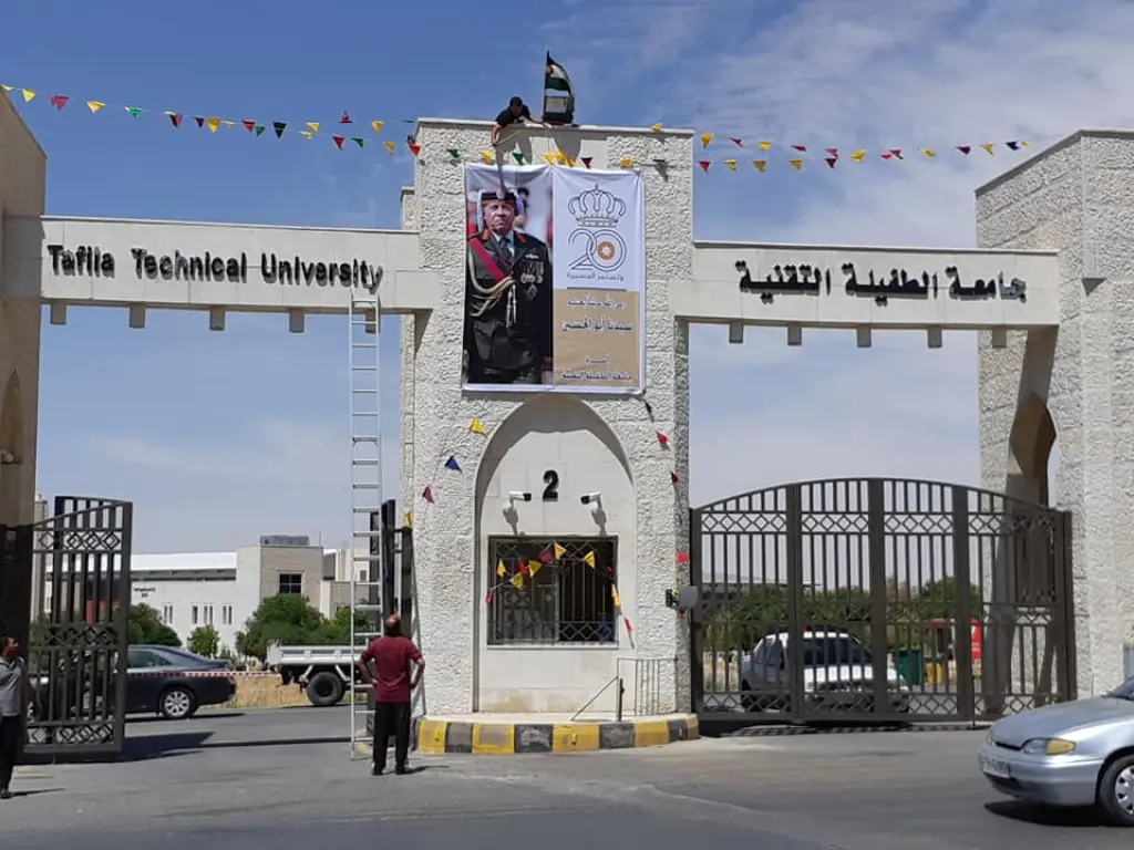 تحويل نظام المحاضرات في الطفيلة التقنية لنظام التعلم عن بعد بسبب الأحوال الجوية