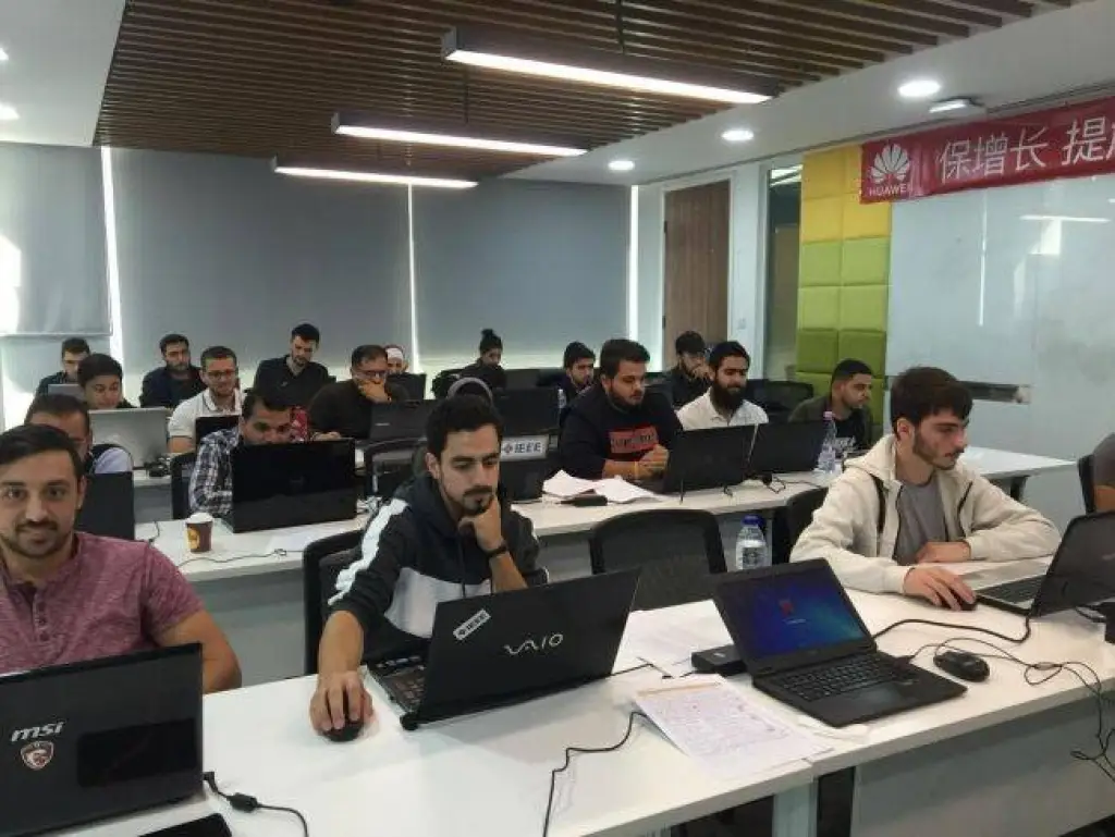 المواهب الأردنية الشابة في مجال تقنية المعلومات يمثل الأردن في التصفيات الإقليمية النهائية لمسابقة هواوي لتقنية المعلومات والاتصالات في الصين