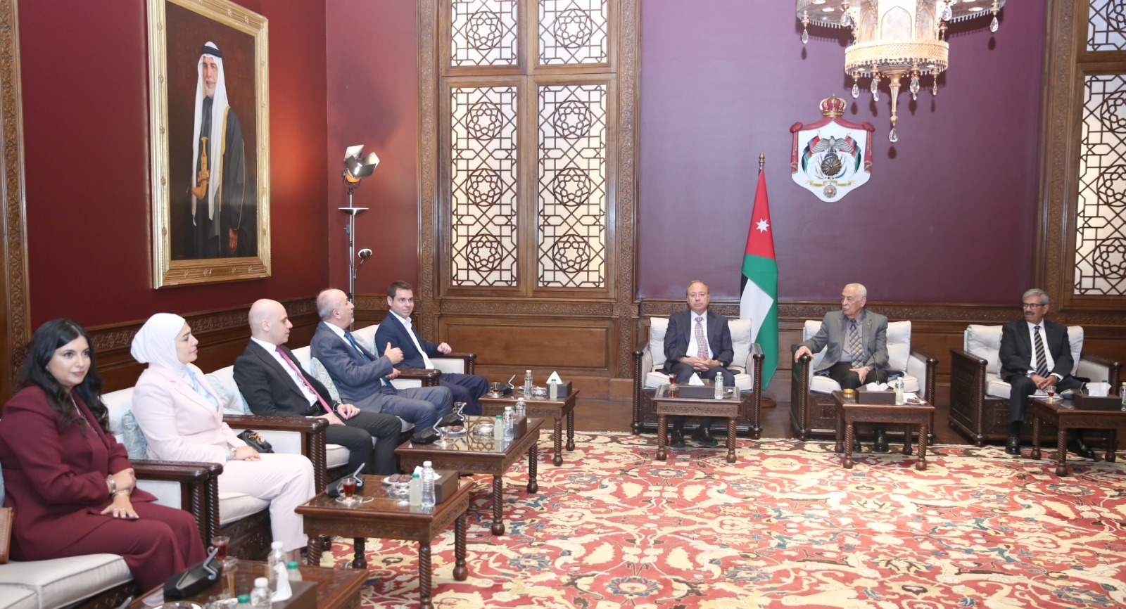 رئيس الديوان الملكي يستقبل الفريق الطبي الذي أعاد زراعة قدم مواطن مصري بترت بحادث بحري