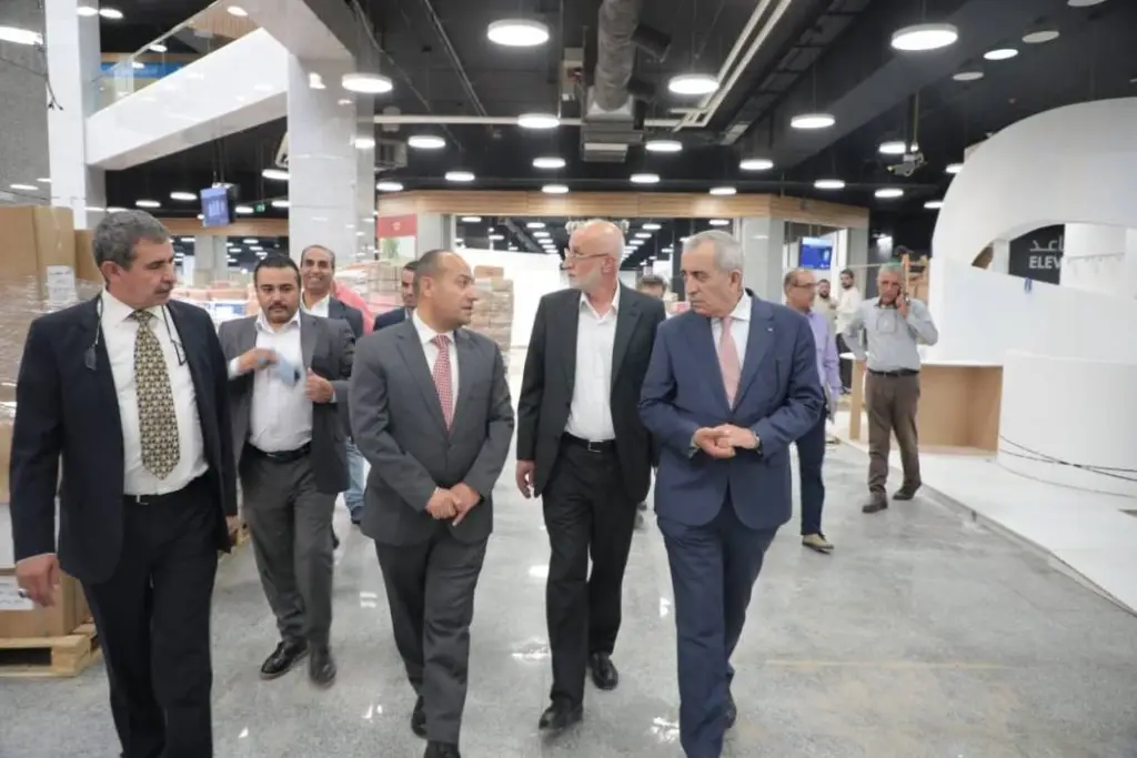 الرواشدة يطلع على التحضيرات لانطلاقة معرض الكتاب