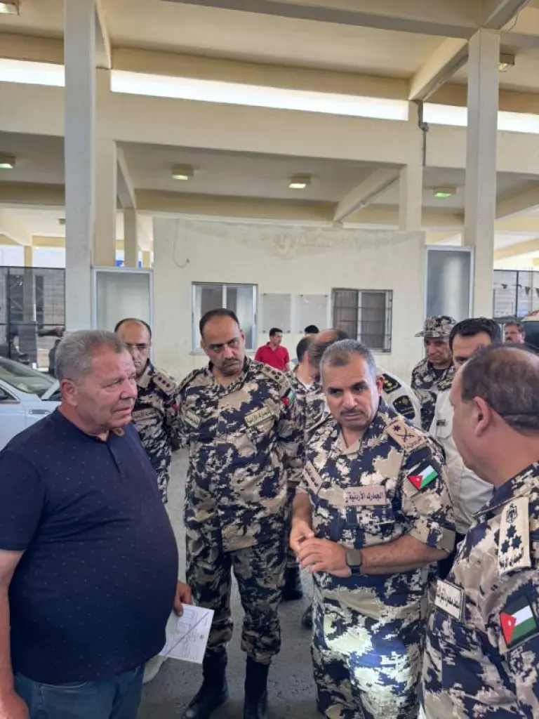 العكاليك يتفقد العمل بمركزي جمرك جابر ومعبر وادي الأردن