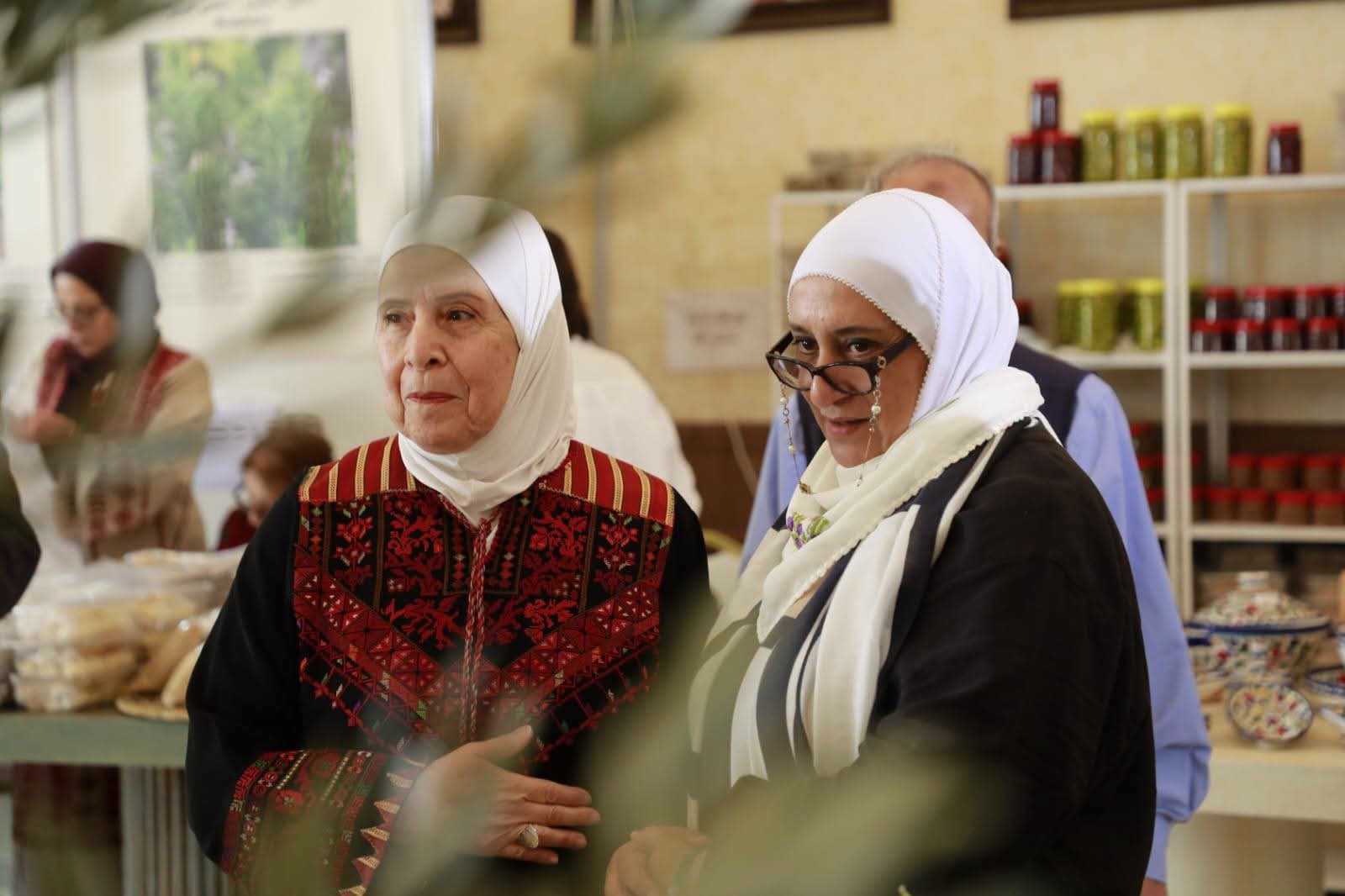 مندوبةً عن الرواشدة .. الشمالية ترعى افتتاح معرض مركز التراث الفلسطيني السادس عشر
