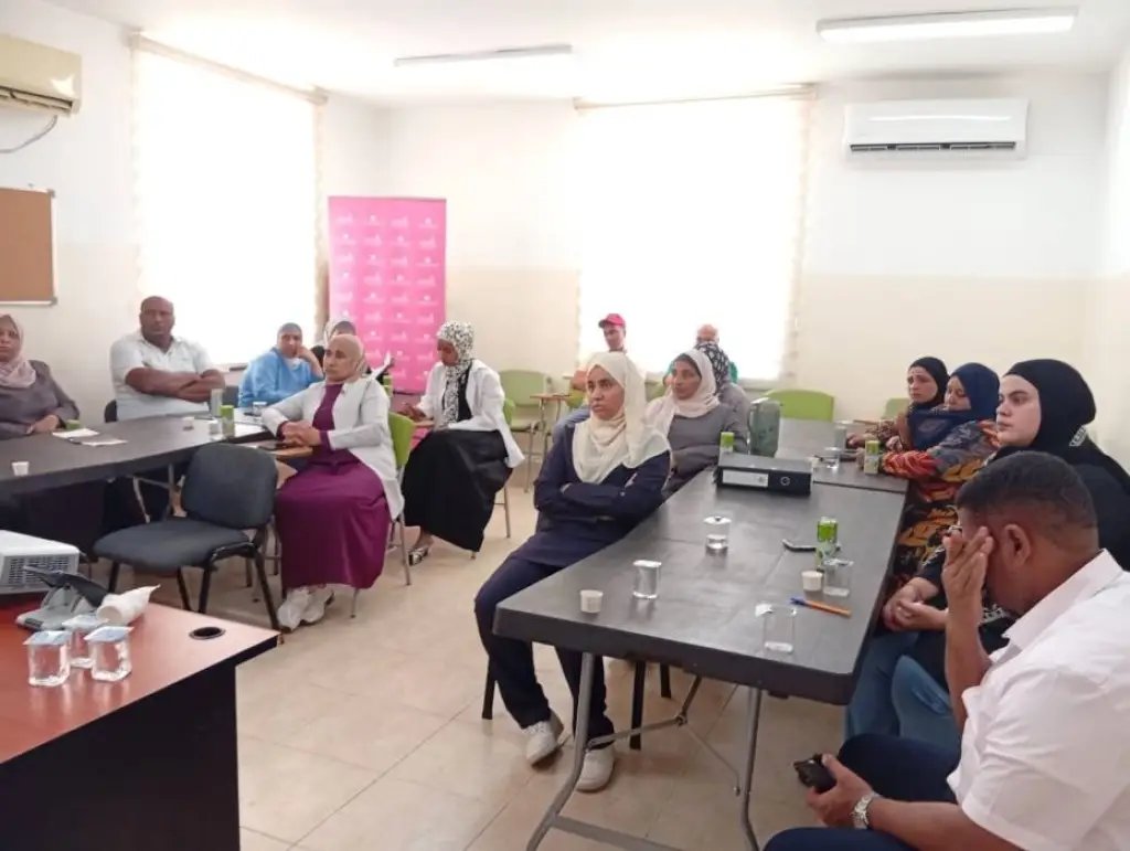 جلسة تعريفية بجائزة الحسين للعمل التطوعي في مركز صحي الصالحة – غور الصافي