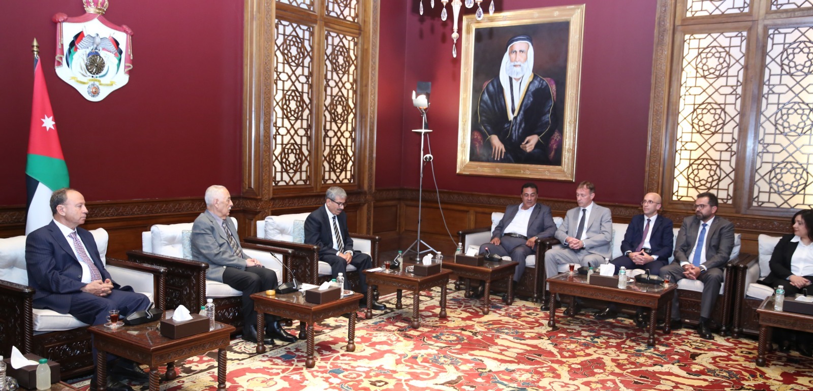 رئيس الديوان الملكي يستقبل الفريق الطبي الذي أعاد زراعة قدم مواطن مصري بترت بحادث بحري