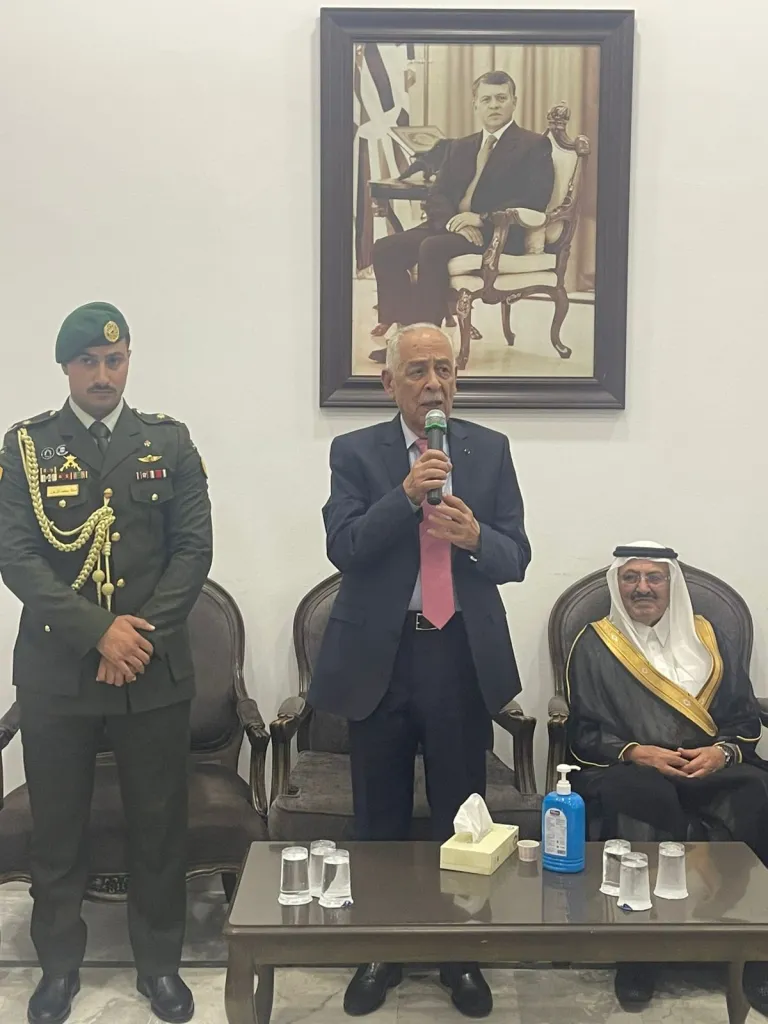 مندوبا عن الملك وولي العهد.. العيسوي يعزي عشيرة الرواشدة*