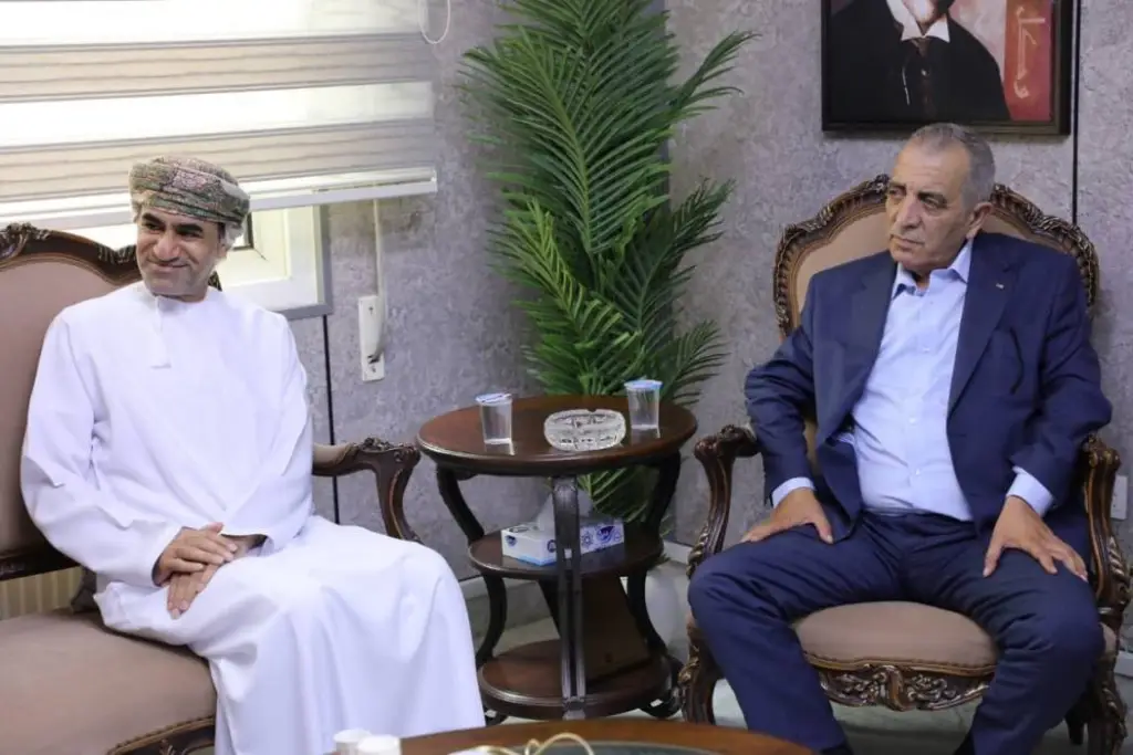 الرواشدة يلتقي مدير معرض مسقط الدولي للكتاب أحمد الرياحي