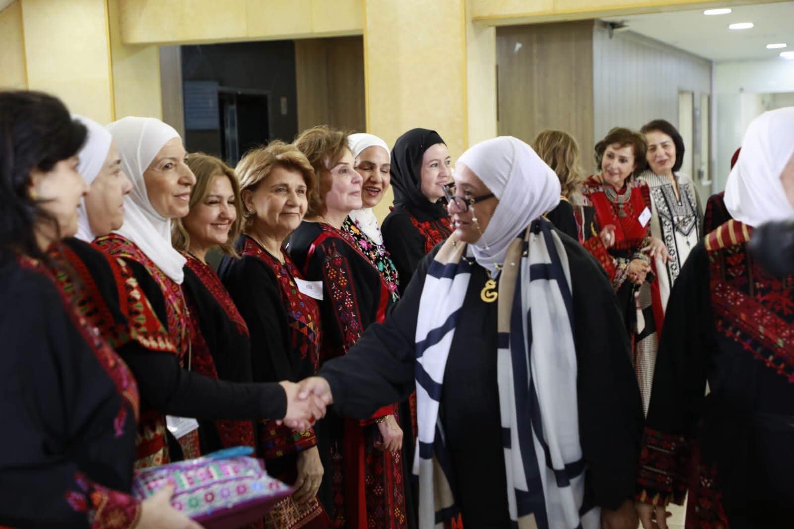 مندوبةً عن الرواشدة .. الشمالية ترعى افتتاح معرض مركز التراث الفلسطيني السادس عشر