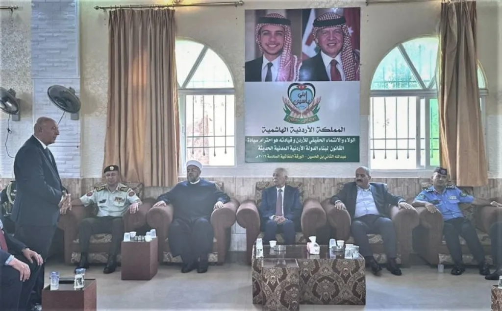 مندوبا عن الملك وولي العهد.. العيسوي يعزي بني ياسين والحمود ( صور )