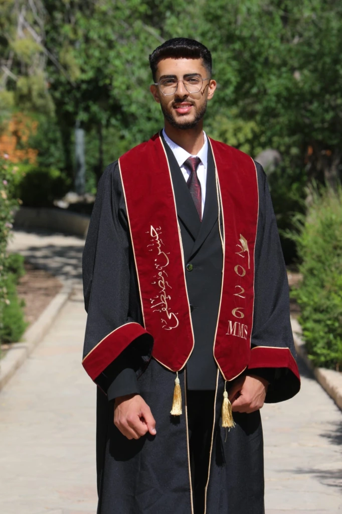 محمد الكعابنه يهنىء أكرم مصطفى بنجاح نجله حسن بالثانوية العامة