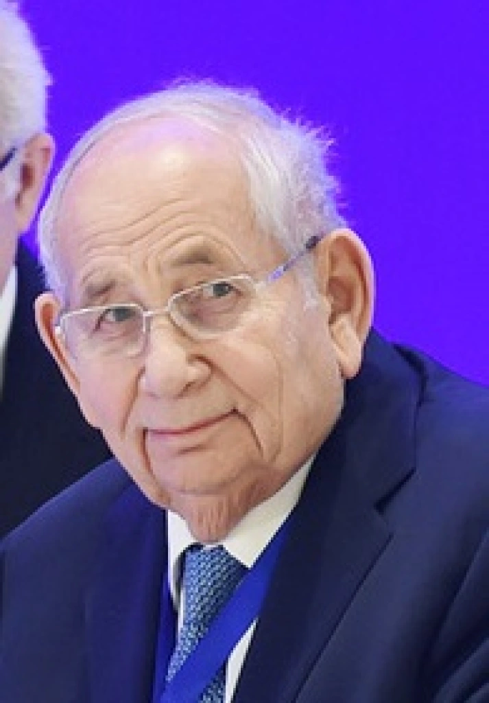 الوزير  نادر  ظهيرات  يهنيء صاحب السمو الملكي الأمير رعد بن زيد رئيس الهيئه الاداريه لجمعيه اصدقاء بنك العيون