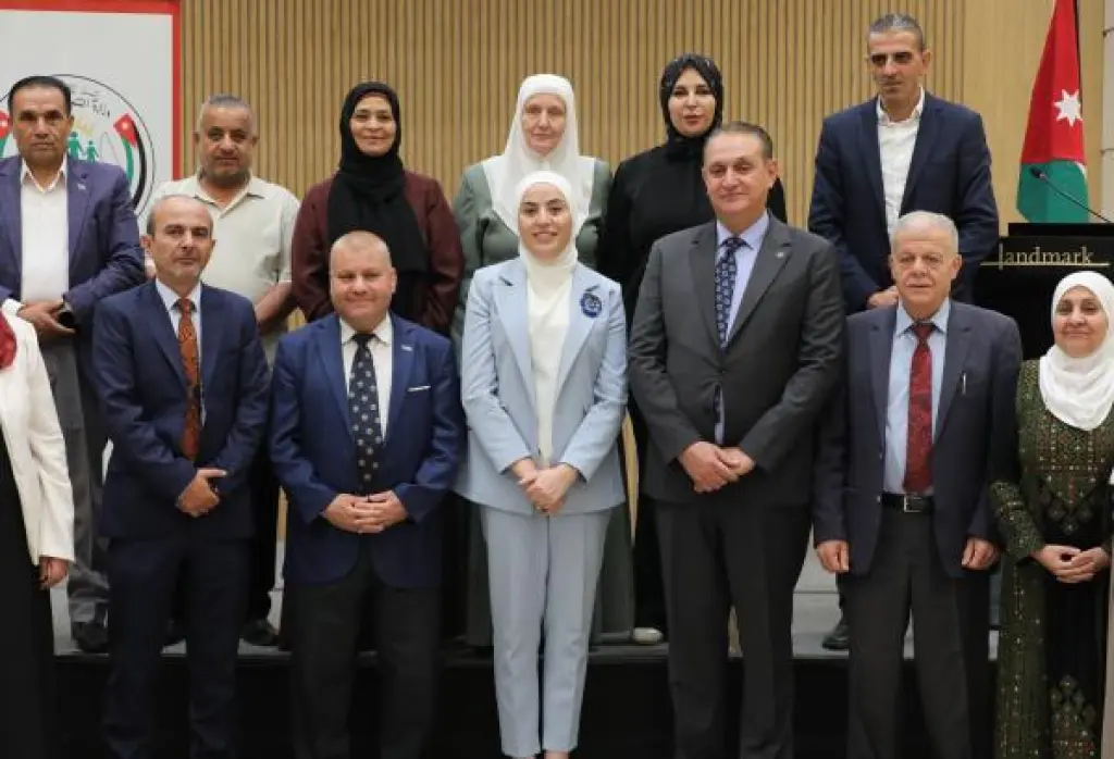 التنمية والبيئة تطلقان شراكة لتنفيذ استراتيجية النظافة