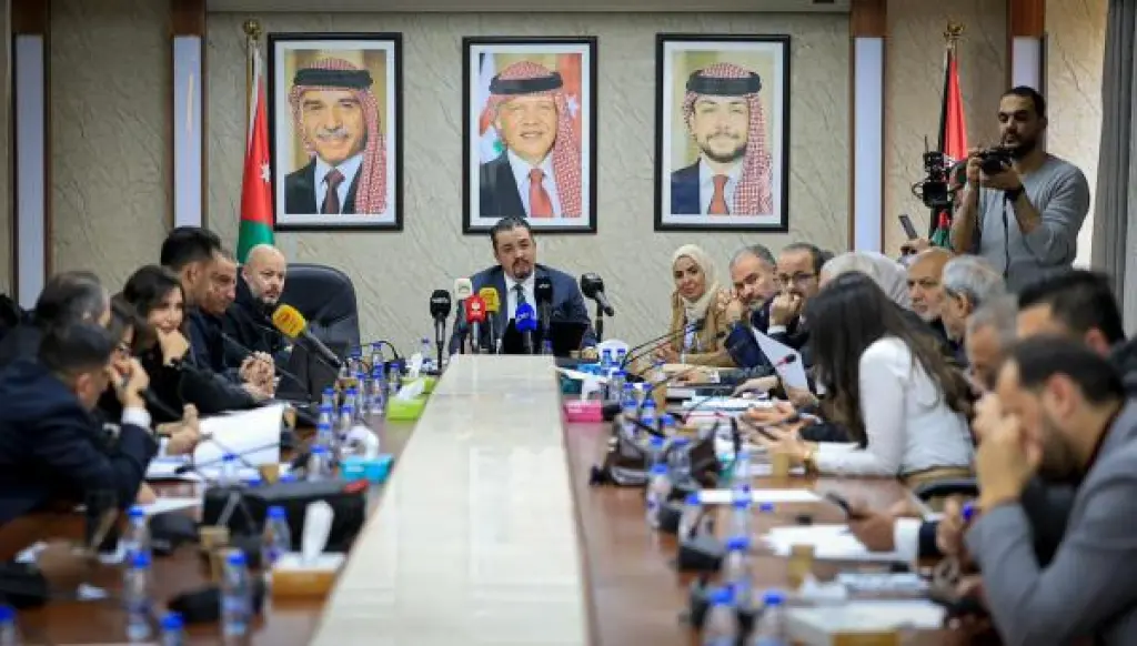 العمل النيابية تبحث وصحفيين اقتصاديين قانون الضمان