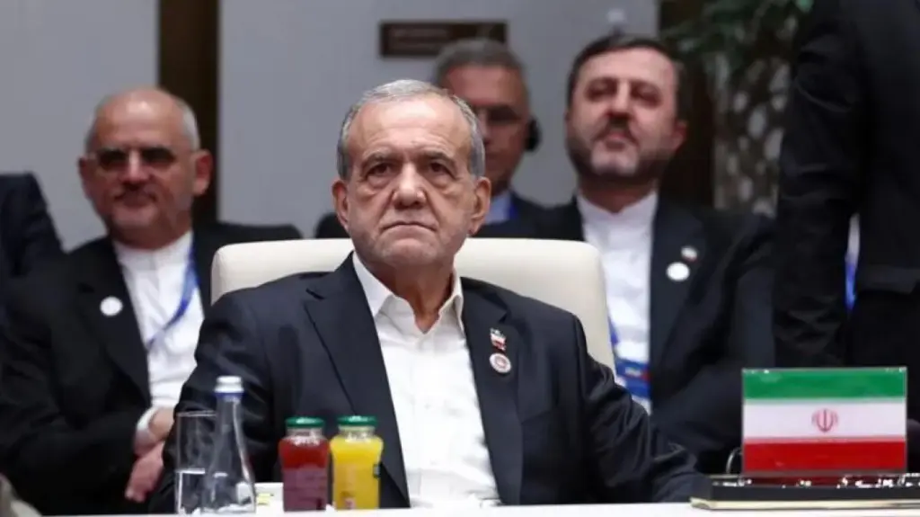 الرئيس الإيراني: توصلنا إلى تفاهم مع عُمان بشأن مضيق هرمز