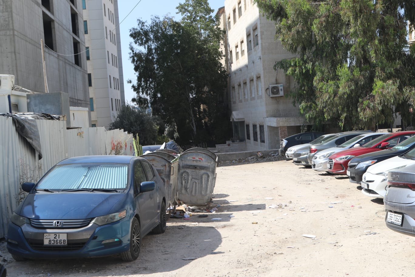 سكان الرابية "حي السلام" يطالبون أمانة عمان بحل عاجل لأزمة تجميع الحاويات