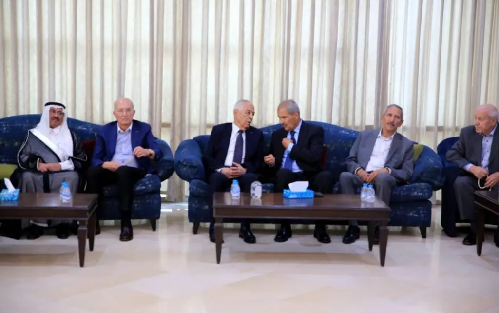 مندوبا عن الملك وولي العهد... العيسوي يعزي عشيرتي الحباشنة والحنيطي