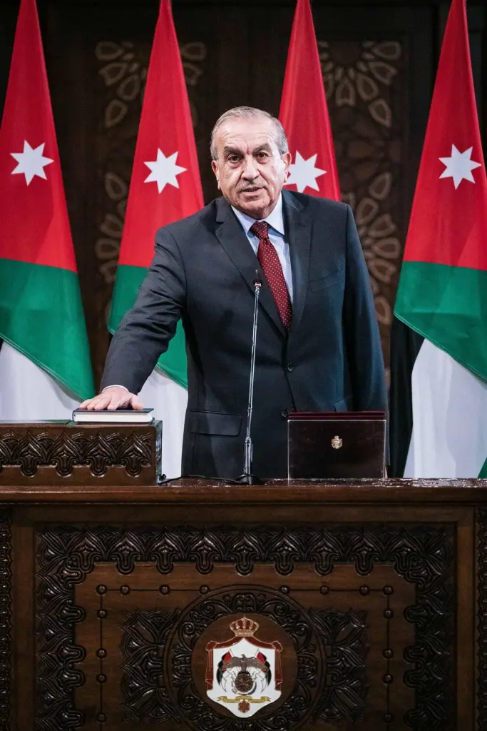 وزير الأشغال يوجه بعدم مطالبة المواطنين بتقارير مساحية عند تقديم طلبات تتعلق بالطرق