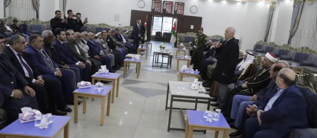 مندوبا عن الملك وولي العهد.. العيسوي يعزي عشيرة المعاني