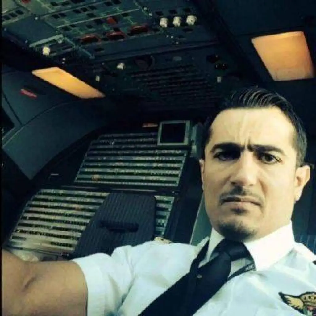 شاهد بالفيديو.. الطيار الأردني سيف التل يبهر العالم وينجح بالهبوط في مطار هيثرو البريطاني بعد اخفاق 20 طائرة ..