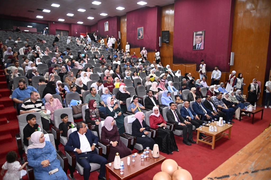 الجامعة الهاشمية تحتفل بتخريج أطفال الحضانة والروضة