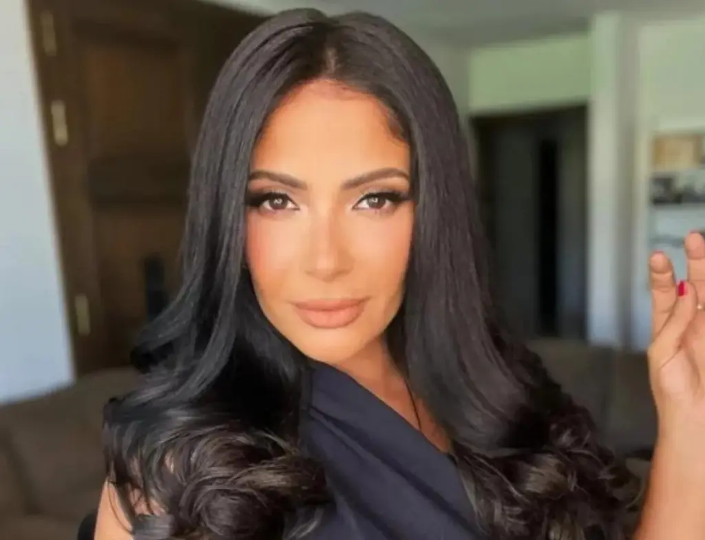 مسلسل طالع نازل لـ منى زكي .. القصة والأبطال وموعد العرض