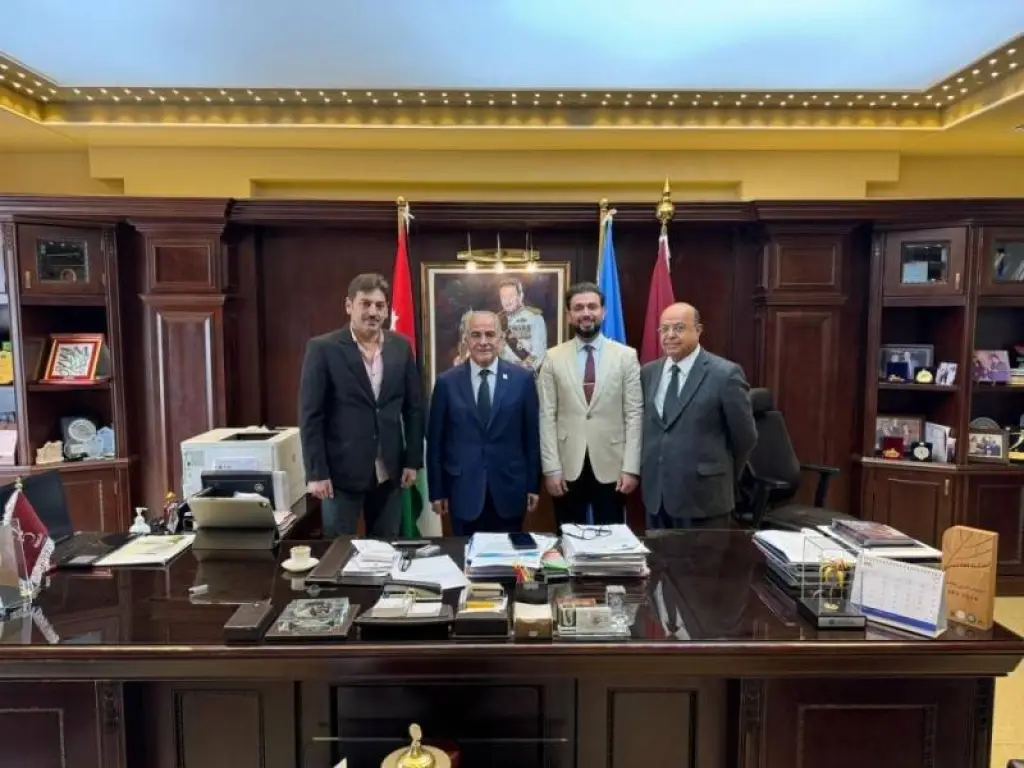وفد من كلية التربية الرياضية بجامعة الأنبار يزورعمان الأهلية