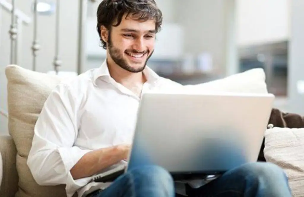 مع حرارة الصيف.. كيف تحمي جهاز اللابتوب أثناء العمل في الهواء الطلق؟