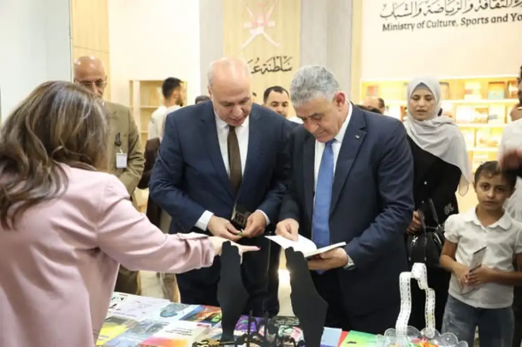وزير الثقافة الفلسطيني يزور معرض عمّان الدولي للكتاب