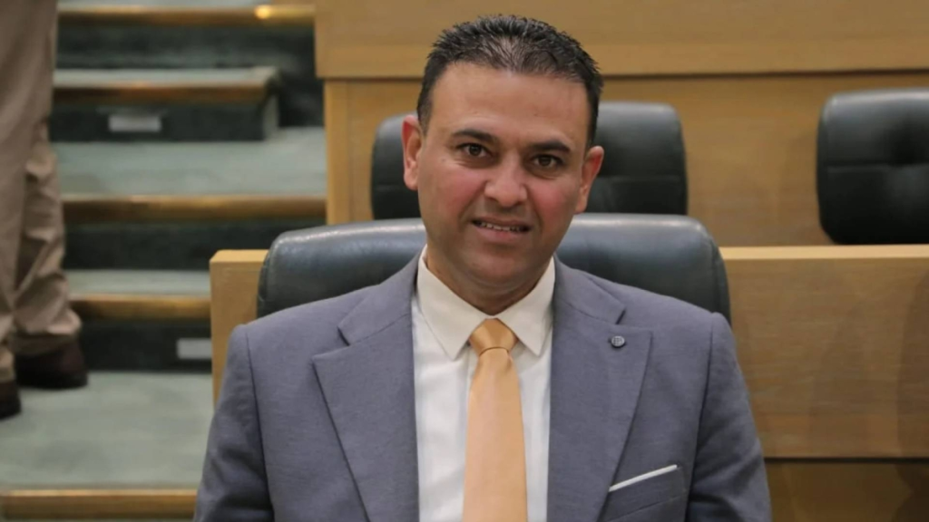 المصري: راتب 300 دينار لا يصنع أثرياء.. وحرمان المواطن من التأمين مخالفة دستورية