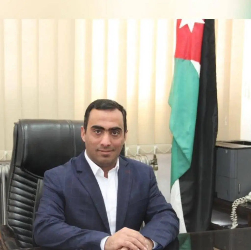 لجهوده العلمية وإسهاماته الأكاديمية المتميزة .. القلعة نيوز تهنئ الدكتور عصام الدويكات العبادي  في جامعة  البلقاء التطبيقية برتبة أستاذ مشارك