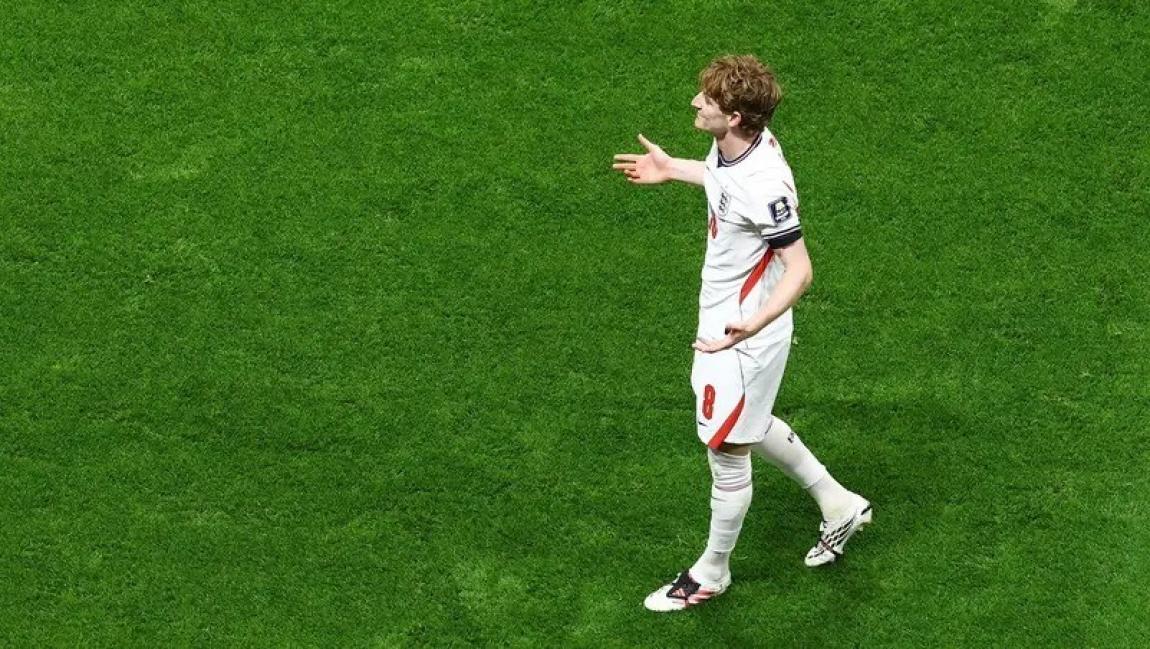 جوردون: إنجلترا لن تفوز بالبطولات إذا استمرت بتقليد إسبانيا