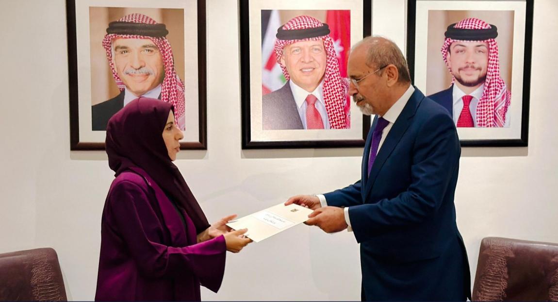 الصفدي يتسلّم رسالة للملك من رئيس مجلس القيادة اليمني