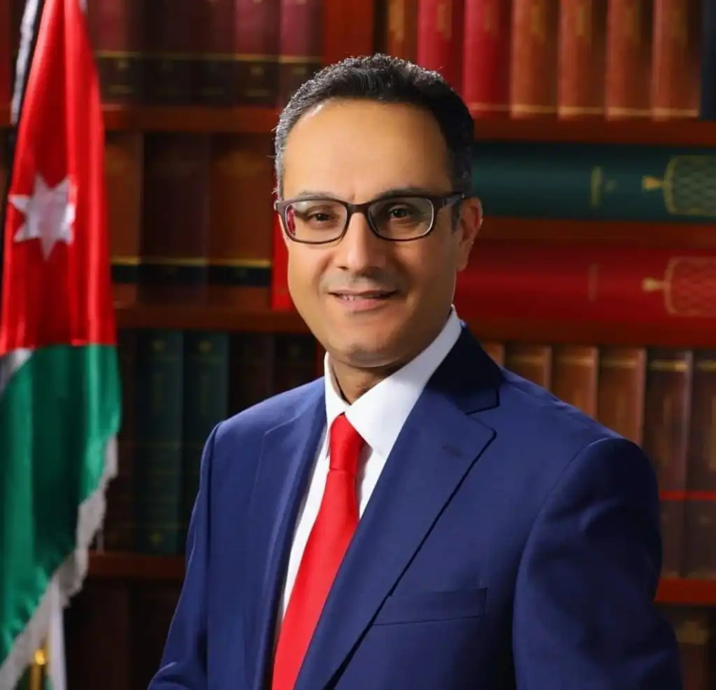 الصحافي الزيود يوجه رسالة نارية : يمتهنون الابتزاز والصحافة منهم براء