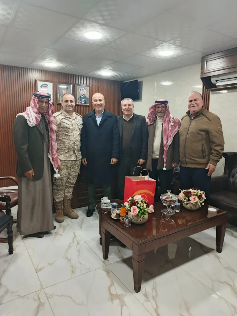متقاعدو سلاح الجو الملكي يهنئون العقيد الطيار أسامه الخطيب بتعيينه مديراً للسلامه الجوية