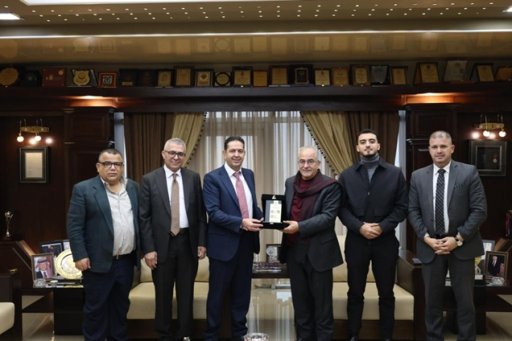 بحث تعزيز التعاون الأكاديمي بين جامعتي عمّان الأهلية وفلسطين الأهلية