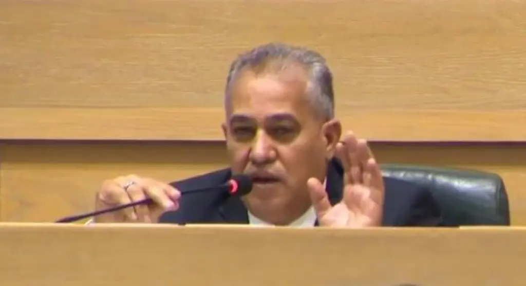 الهميسات يطالب باستقالة وزير الادارة المحلية عقب إقرار قانونها